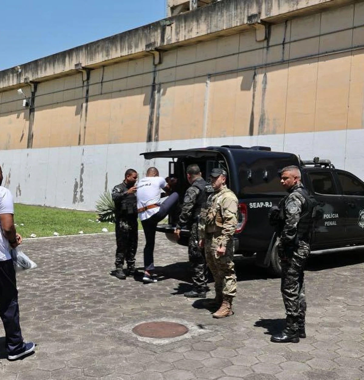 Sete chefes do tráfico do Comando Vermelho são transferidos para presídios federais  por Divulgação