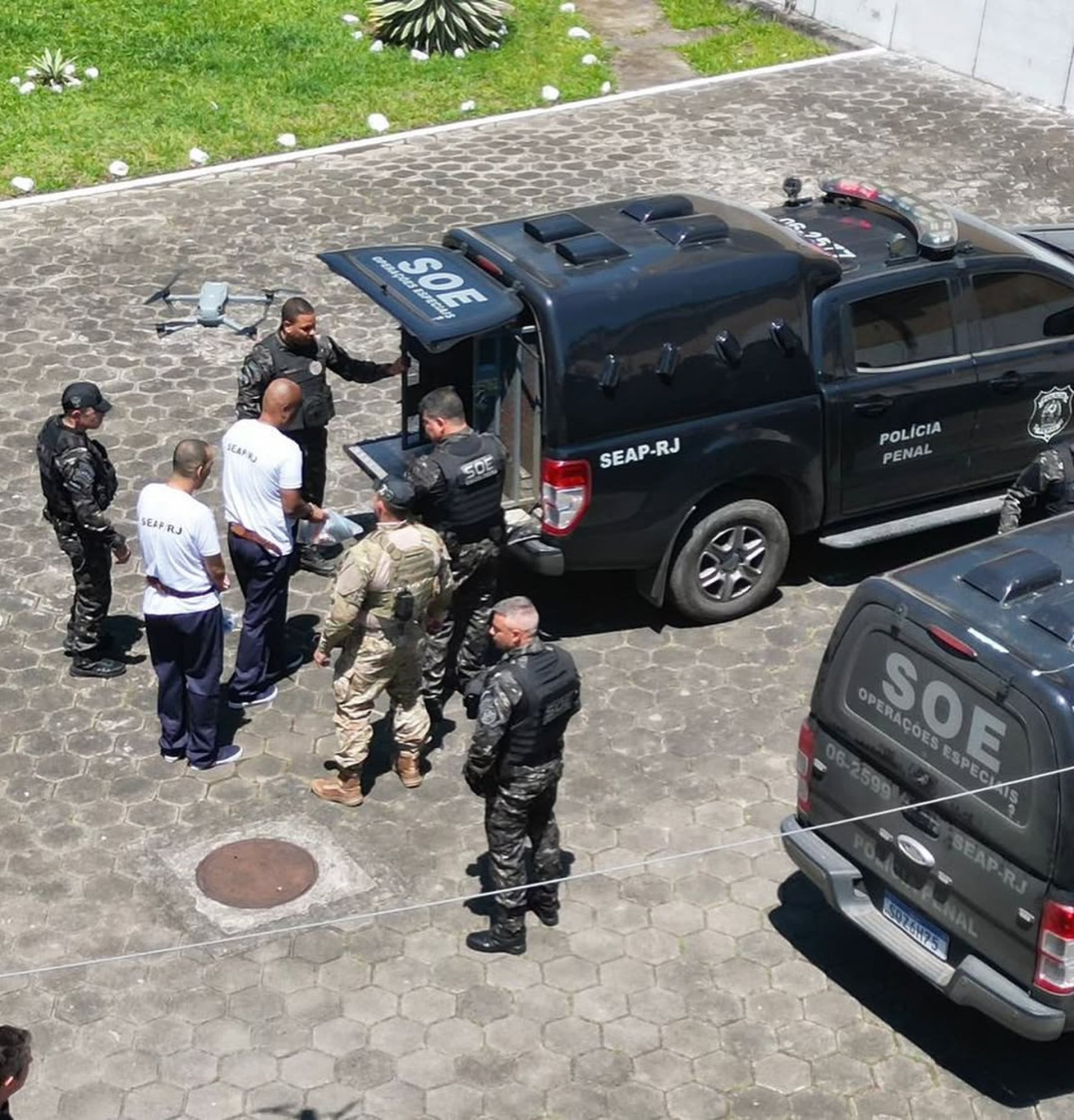 Sete chefes do tráfico do Comando Vermelho são transferidos para presídios federais por Divulgação