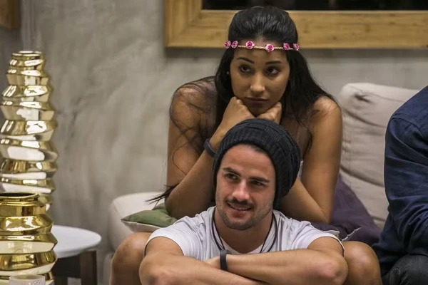 Talita com Rafael no "BBB 15"  por Reprodução/Paulo Belote