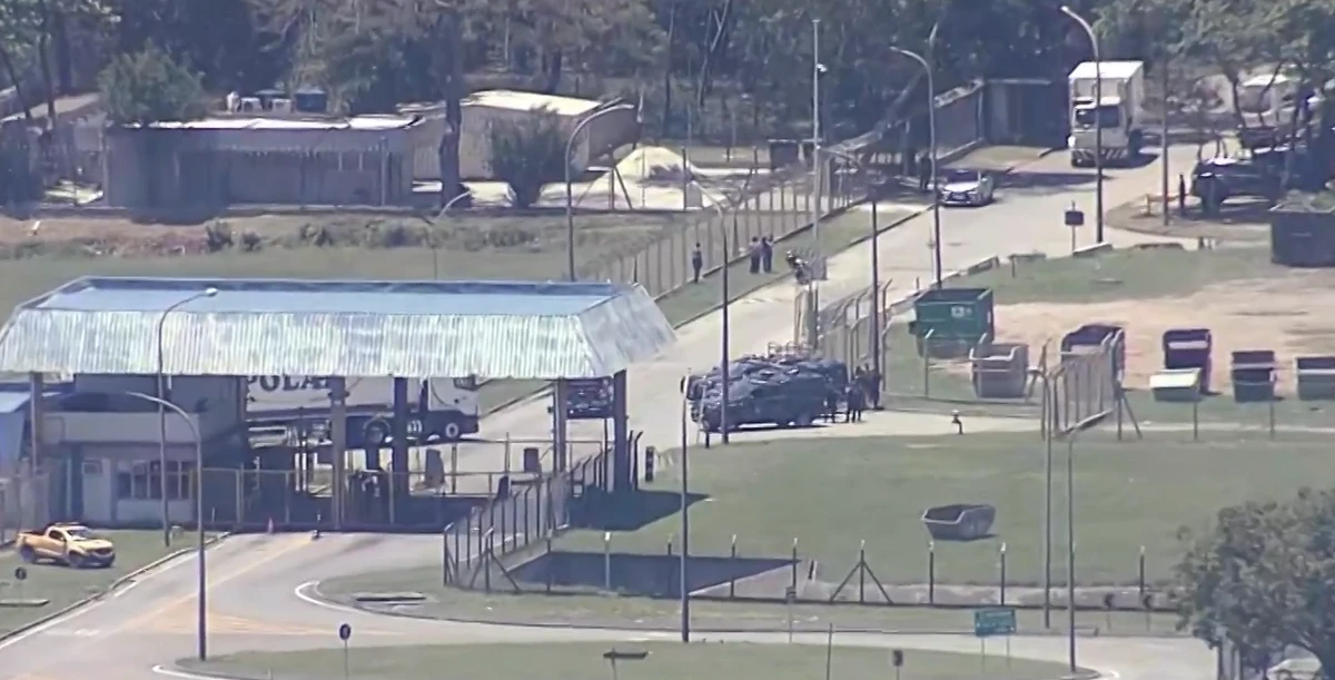 Transferência de sete chefes do CV para presídios federais por Reprodução TV Globo