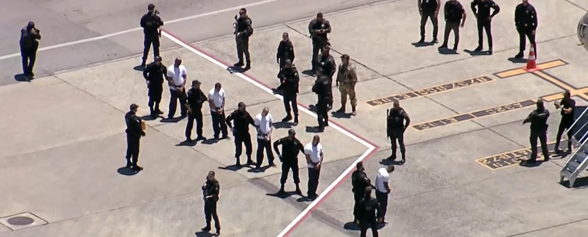 Transferência de sete chefes do CV para presídios federais por Reprodução TV Globo