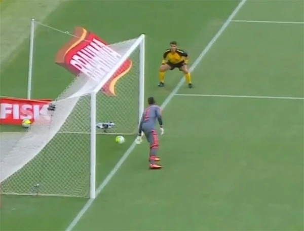 Vasco teve um gol legítimo não reconhecido contra o Flamengo em 2014 por Reprodução