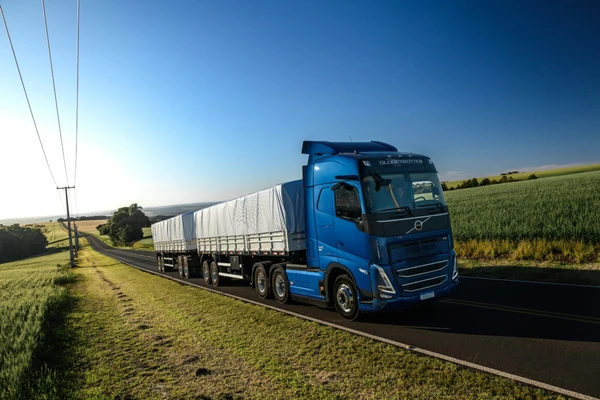 2. Volvo FH 540 - O modelo FH-540 4X2 2p (diesel) (E6) sai por R$ 958.854,00 em novembro de 2025. 

 por Divulgação
