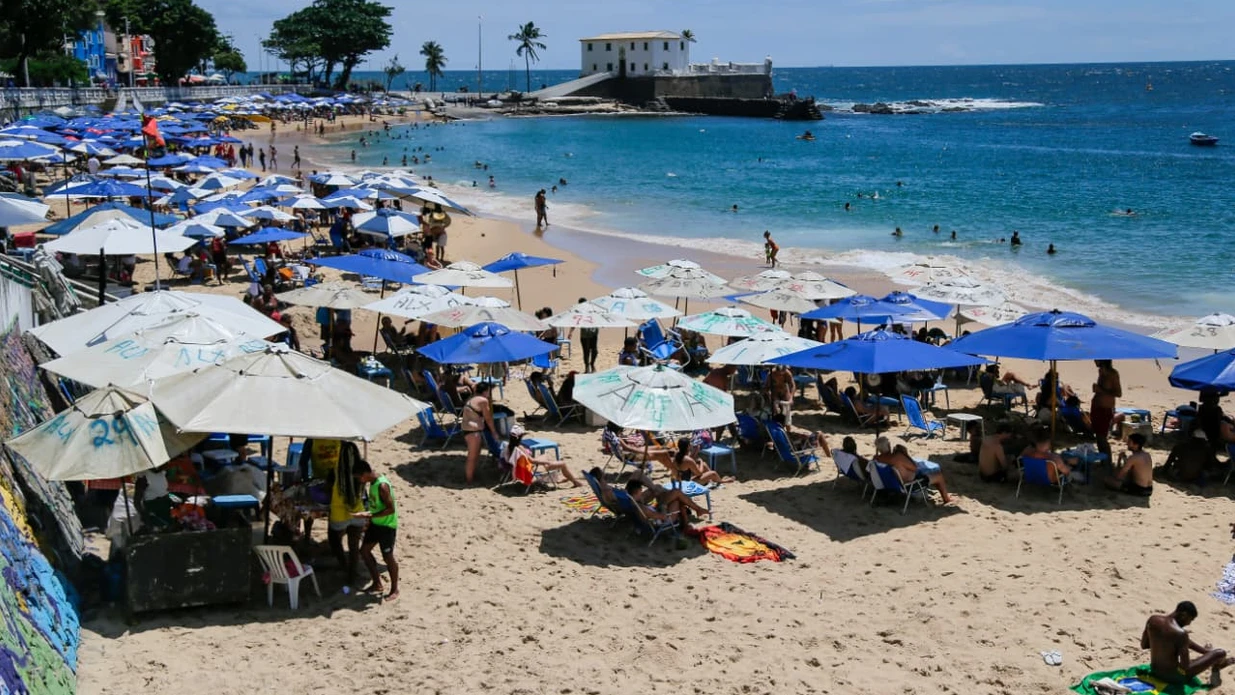 Imagem - Fim da 'reserva' na areia: lei proíbe kits de praia antecipados no Porto da Barra