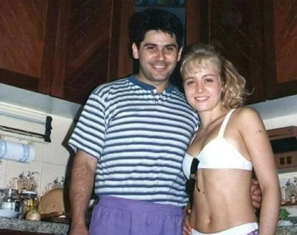 Pouca gente lembra, mas Angélica e César Filho viveram um namoro sério e longo, foram sete anos juntos! Ela tinha apenas 15 anos quando começaram a se relacionar, e ele, 28. A apresentadora chegou a dizer que perdeu a virgindade aos 17 com o jornalista. Apesar da diferença de idade e da pressão da fama, Angélica afirma que o ex foi uma figura importante em sua formação pessoal e profissional por Reprodução/Arquivo 