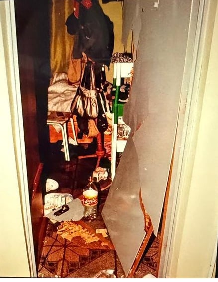 Cenário de caos no apartamento após crime por Reprodução