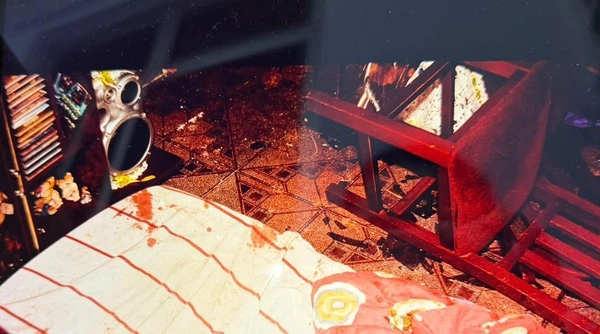 Cenário de caos no apartamento após crime por Reprodução