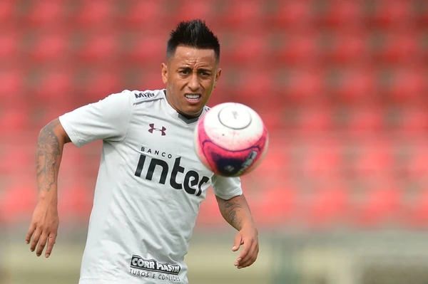 Christian Cueva jogou no Santos e no São Paulo por Reprodução