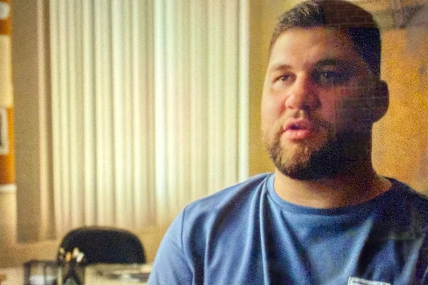 Douglas Pimentel, irmão mais novo de Eloá por Reprodução