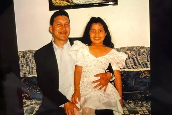 Eloá com o pai por Reprodução