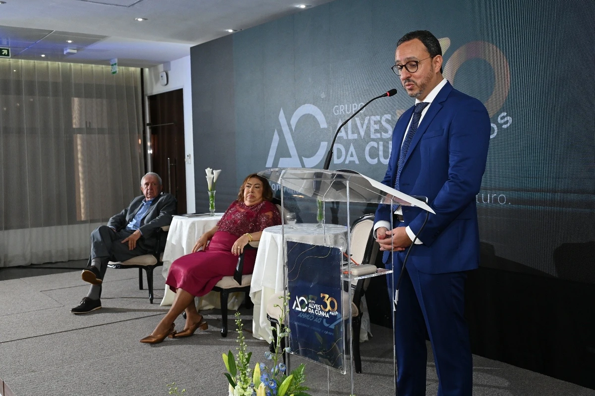 Cerimônia 30 anos: sr. Osvaldo Cunha (sócio-fundador), sra. Dinalva Cunha (sócia-fundadora) e Bruno Cunha (diretor-executivo) por WN Filmes