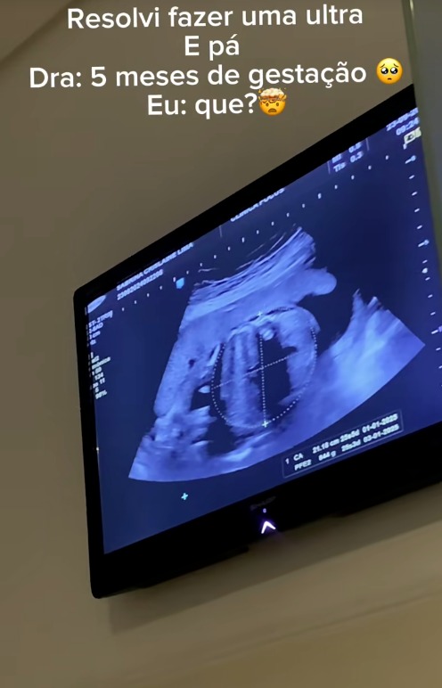 Jovem descobriu gestação no quinto mês por Reprodução/ Redes sociais