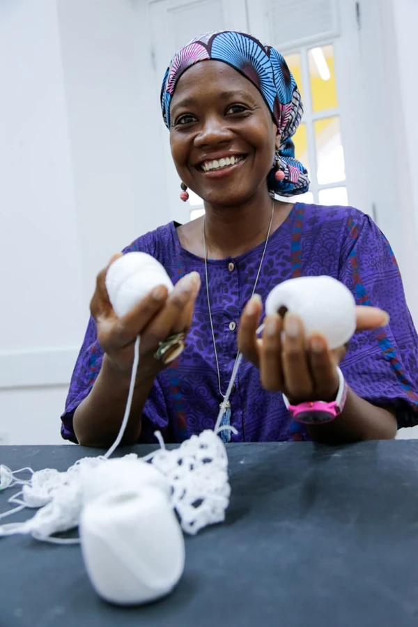 Karina Griffith, da Alemanha, vai apresentar uma exposição de crochê por Arisson Marinho/CORREIO