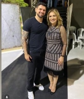 O policial rodoviário federal Thiago Demetrius e sua mãe, a pastora e vereadora Salete Silva por Reprodução
