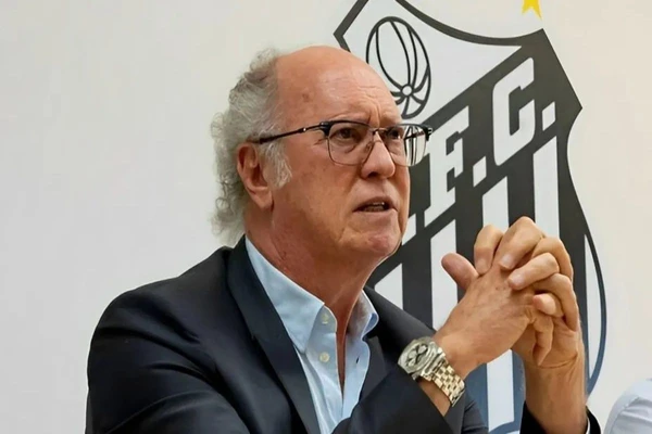Ex-jogador e treinador Paulo Roberto Falcão por Reprodução
