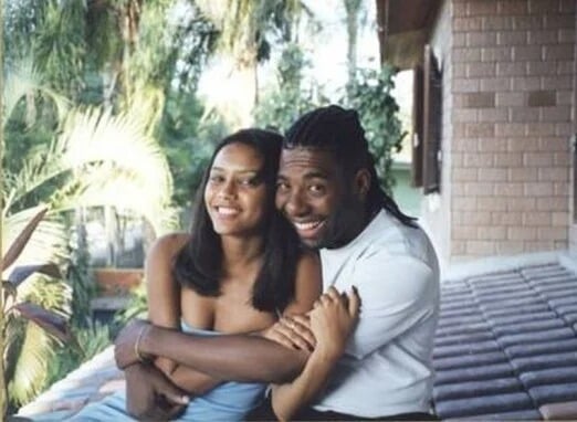 Antes de viver seu conto de fadas com Lázaro Ramos, Taís Araújo teve um namoro marcante com Netinho de Paula. Eles ficaram juntos entre 1996 e 2002, época em que o cantor estourava com o grupo Negritude Júnior. Inclusive, a música “A Princesa e o Plebeu” foi escrita por ele em homenagem à atriz, que na época brilhava como “Xica da Silva”. O relacionamento terminou, mas o respeito e a amizade continuam firmes até hoje por Reprodução 