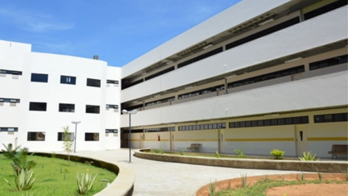 Universidade notificou empresa responsável pelo restaurante