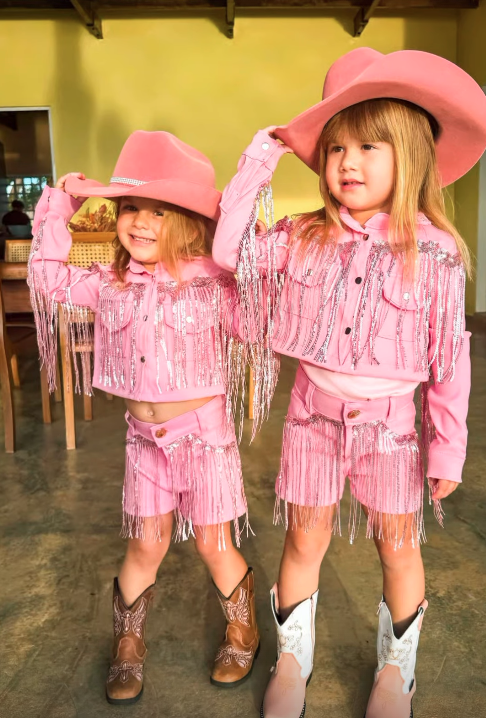 Zé Felipe compartilhpu foto das filhas Maria Flor e Maria Alice