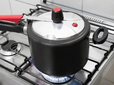 Imagem - Panela de pressão é coisa do passado: a moda agora é cozinhar com panela elétrica multiuso