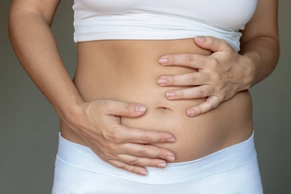 Barriga inchada por Shutterstock