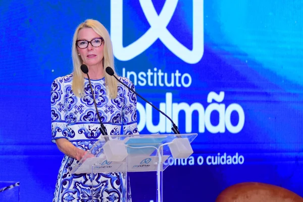 Catharine Grimes, presidente da Bristol Myers Squibb Foundation (BMS Foundation) por Jefferson Peixoto