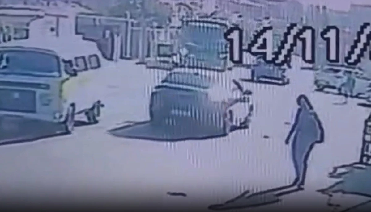 Motociclista bateu em carro e foi arremesado pa por Reprodução