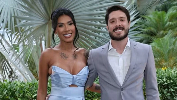 Pocah e Ronan Souza por Reprodução