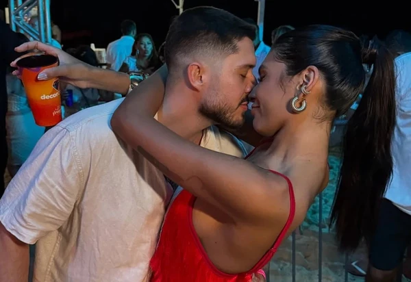 Pocah e Ronan Souza por Reprodução