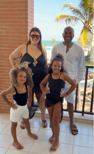 Thais Carla e família no Beach Park por Reprodução