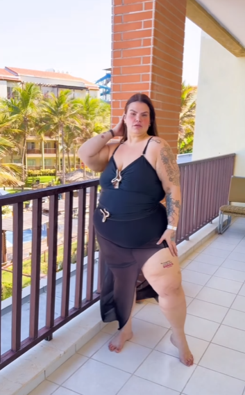 Thais Carla e família no Beach Park por Reprodução