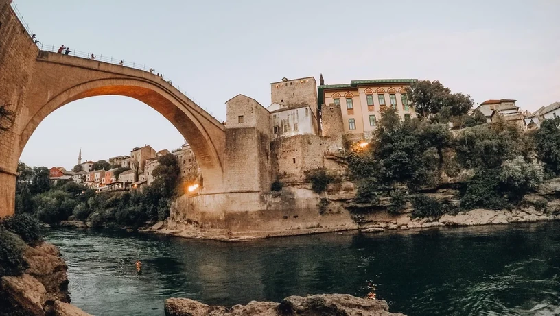 Imagem - 'Safári Humano': turistas pagavam R$ 610 mil em viagem de luxo para ter direito a atirar em pessoas