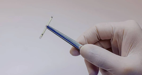 Implante hormonal por Divulgação