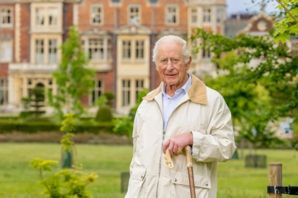 Mordomo revelou que Rei Charles foi criado tendo tudo o que queria