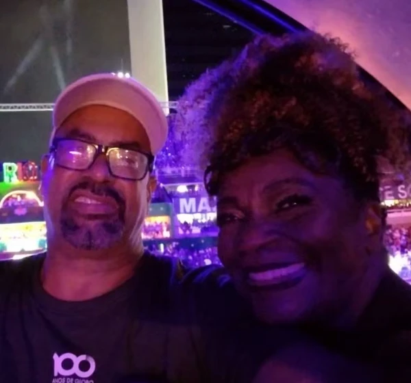 Zezé Motta e o namorado, Christiano Moreno por Reprodução | Instagram