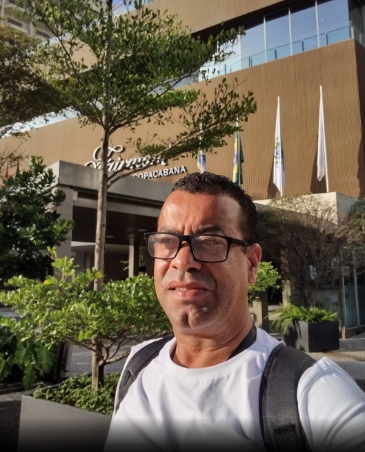 Zezé Motta e o namorado, Christiano Moreno por Reprodução | Instagram