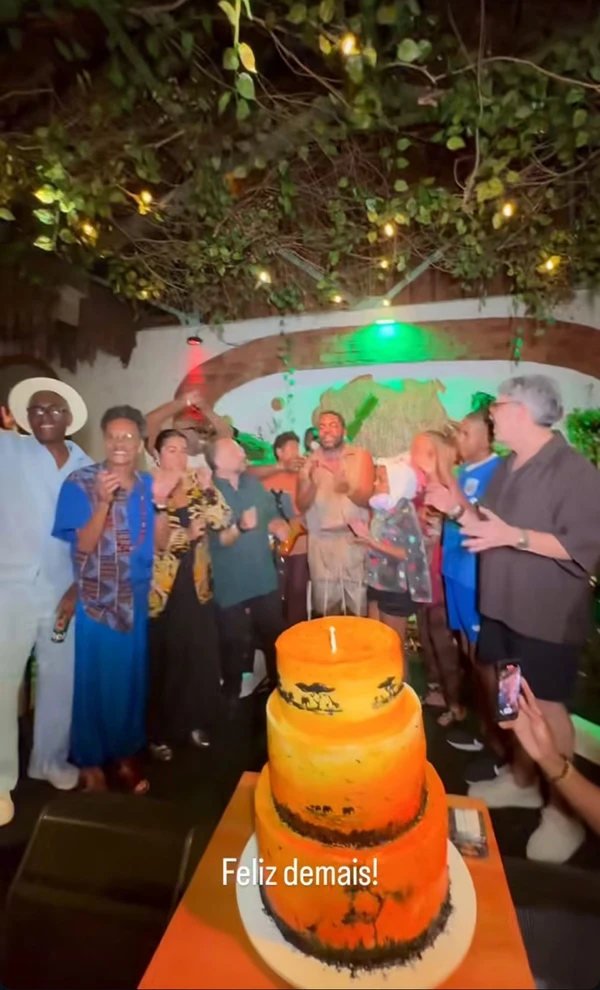 Comemoração do aniversário de Lázaro Ramos por Reprodução