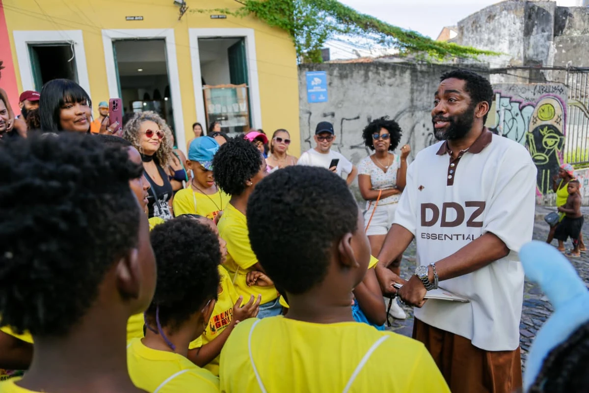 Crianças encontraram Lázaro Ramos durante passeio no Pelourinho por Arisson Marinho/CORREIO