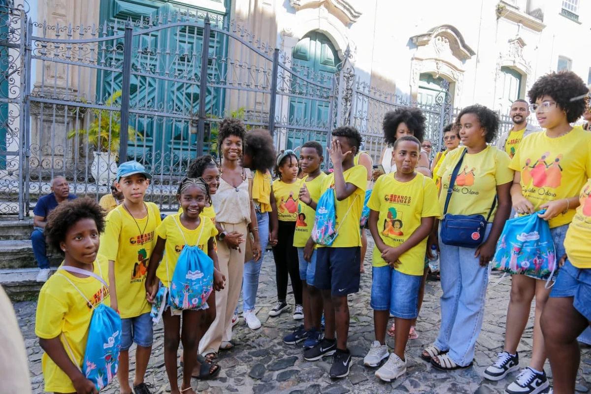 Crianças encontraram Lázaro Ramos durante passeio no Pelourinho por Arisson Marinho/CORREIO