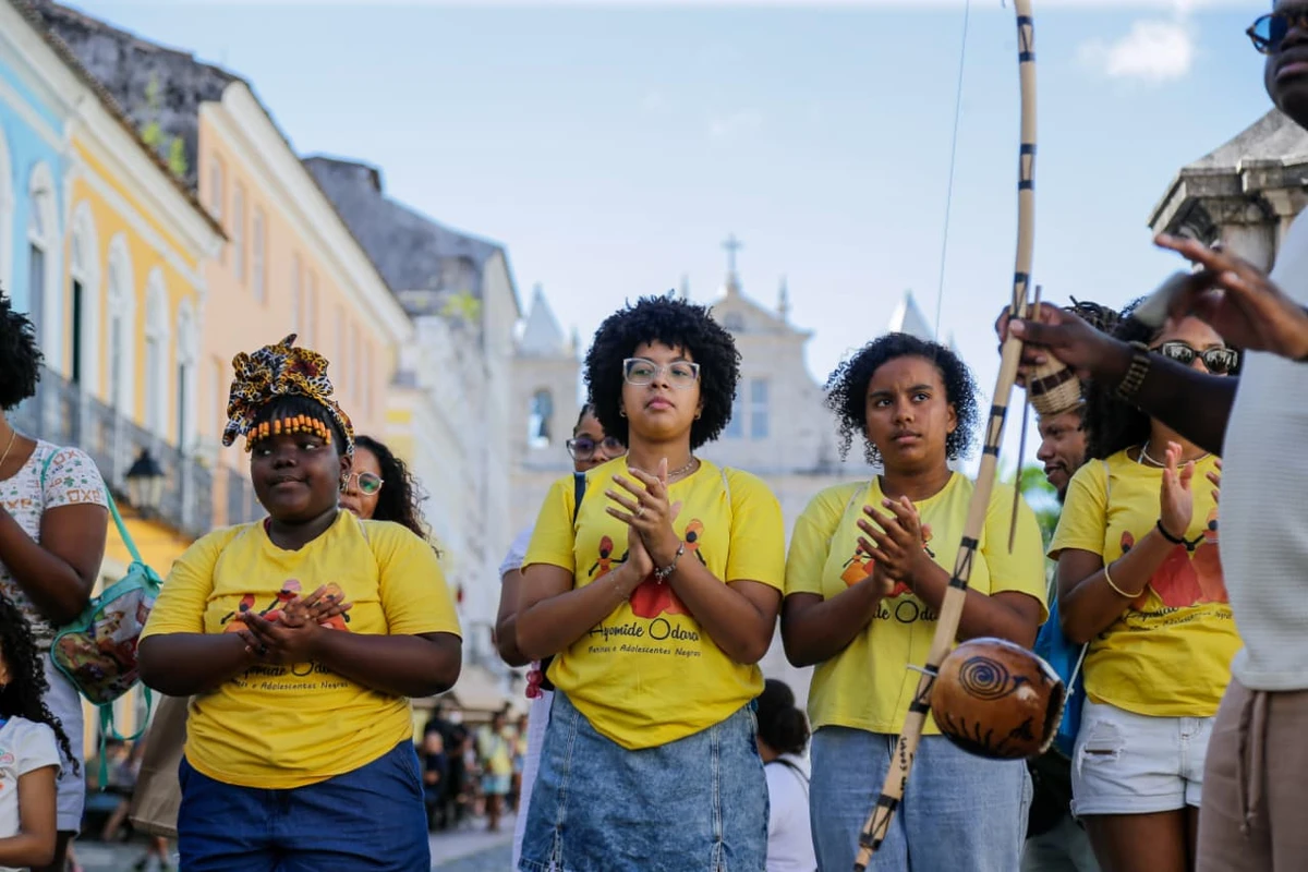 Crianças encontraram Lázaro Ramos durante passeio no Pelourinho por Arisson Marinho/CORREIO