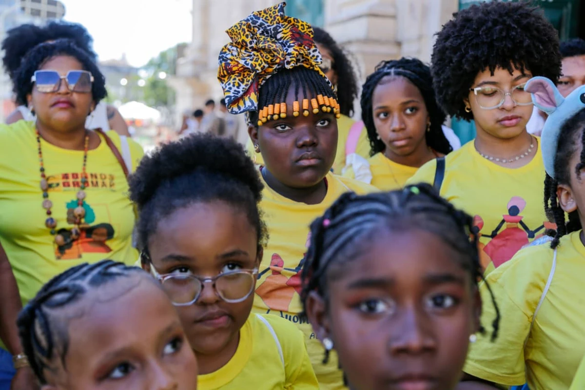 Crianças encontraram Lázaro Ramos durante passeio no Pelourinho por Arisson Marinho/CORREIO