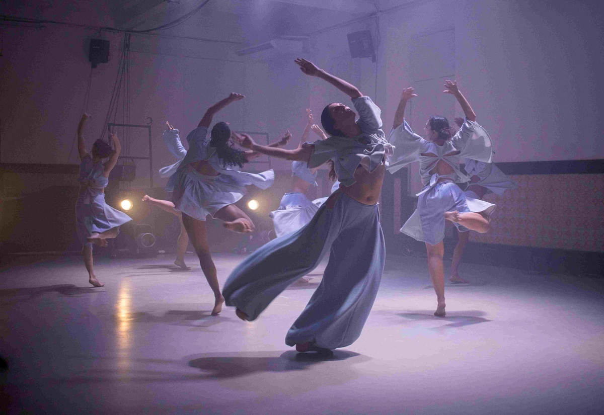 Dança Cansada por Divulgação