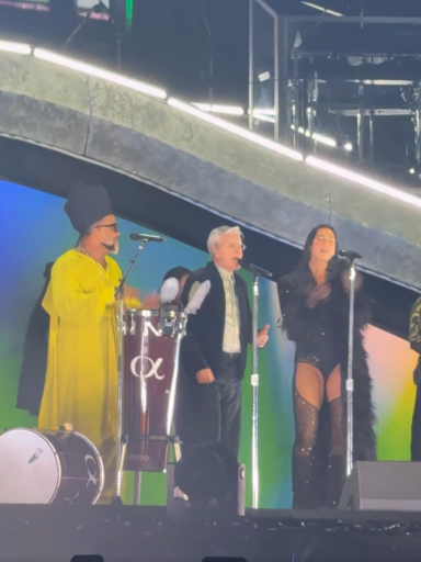 Dua Lipa, Carlinhos Brown e Caetano em turnê da britânica em SP por Reprodução / X