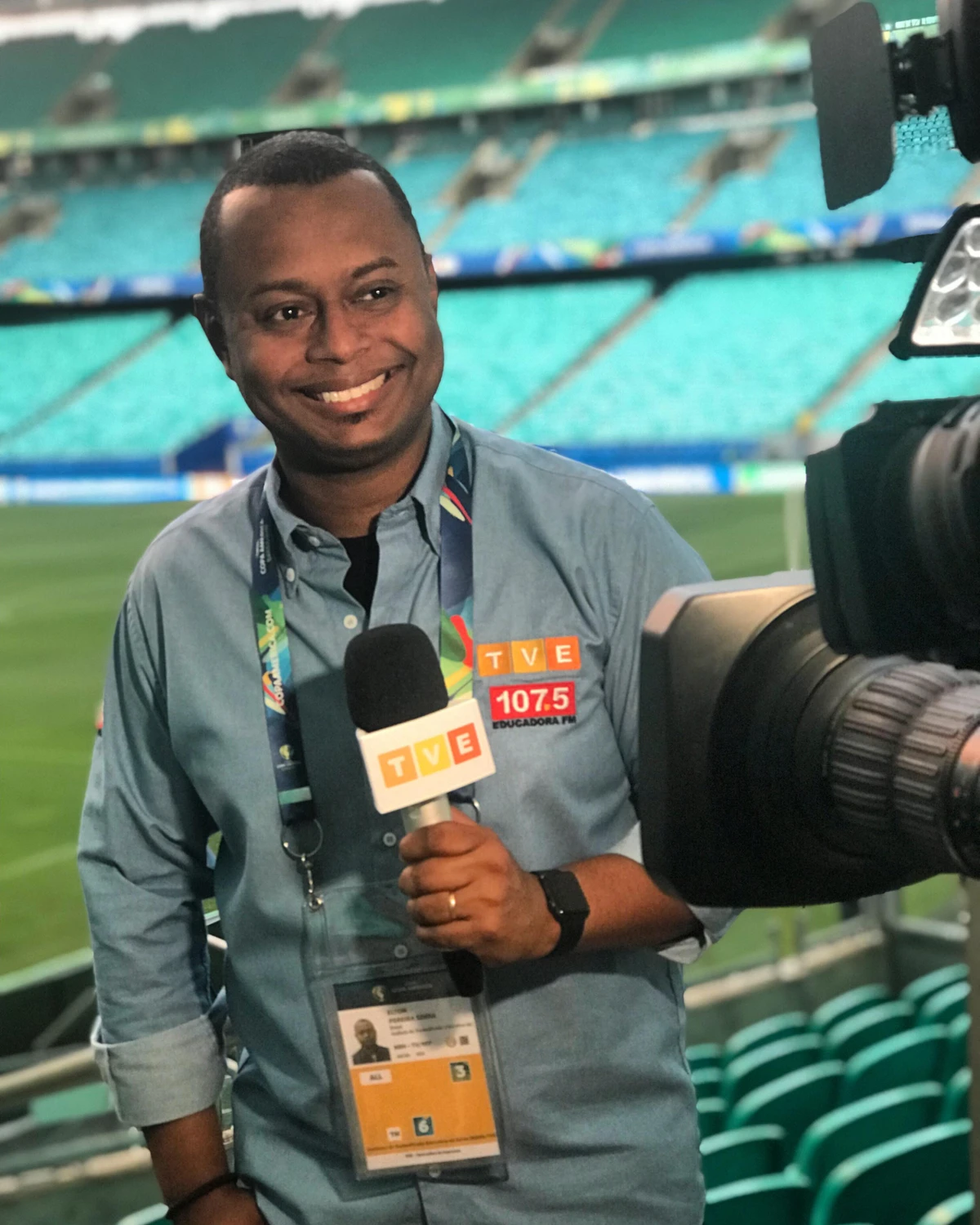 Elton na TVE por Acervo Pessoal