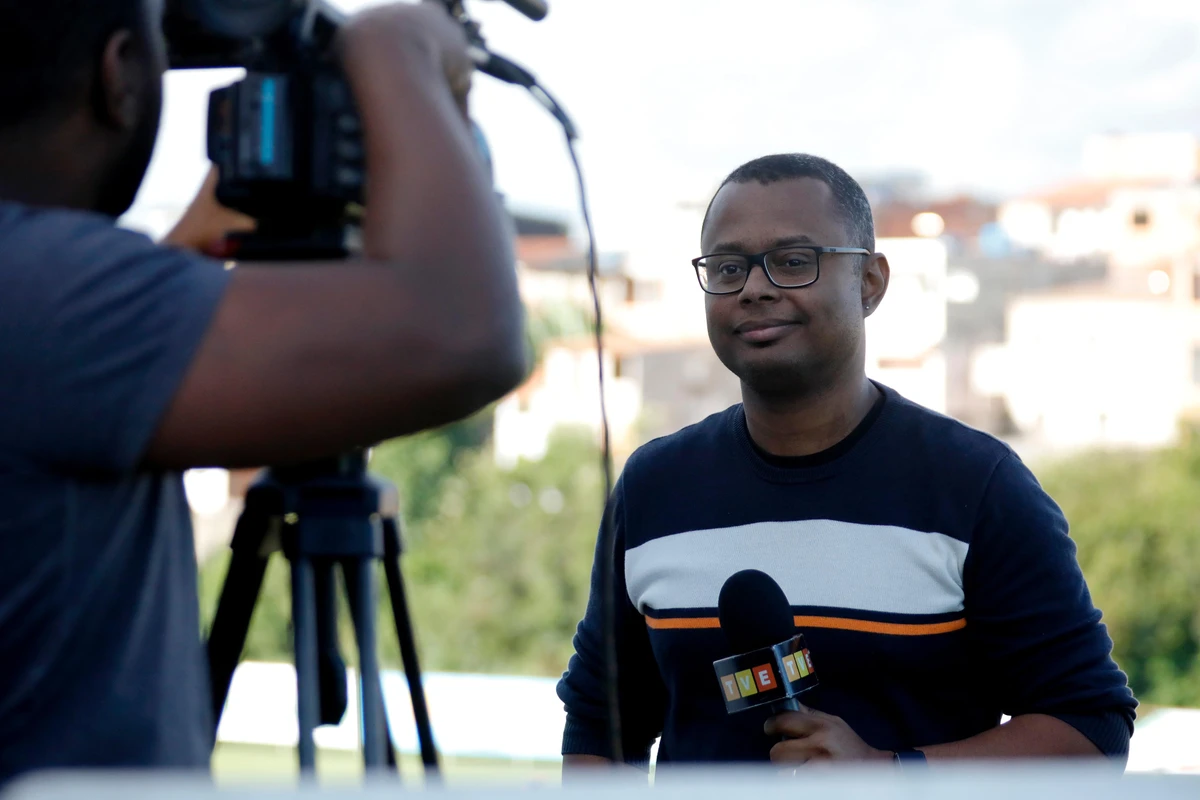 Elton na TVE por Acervo Pessoal