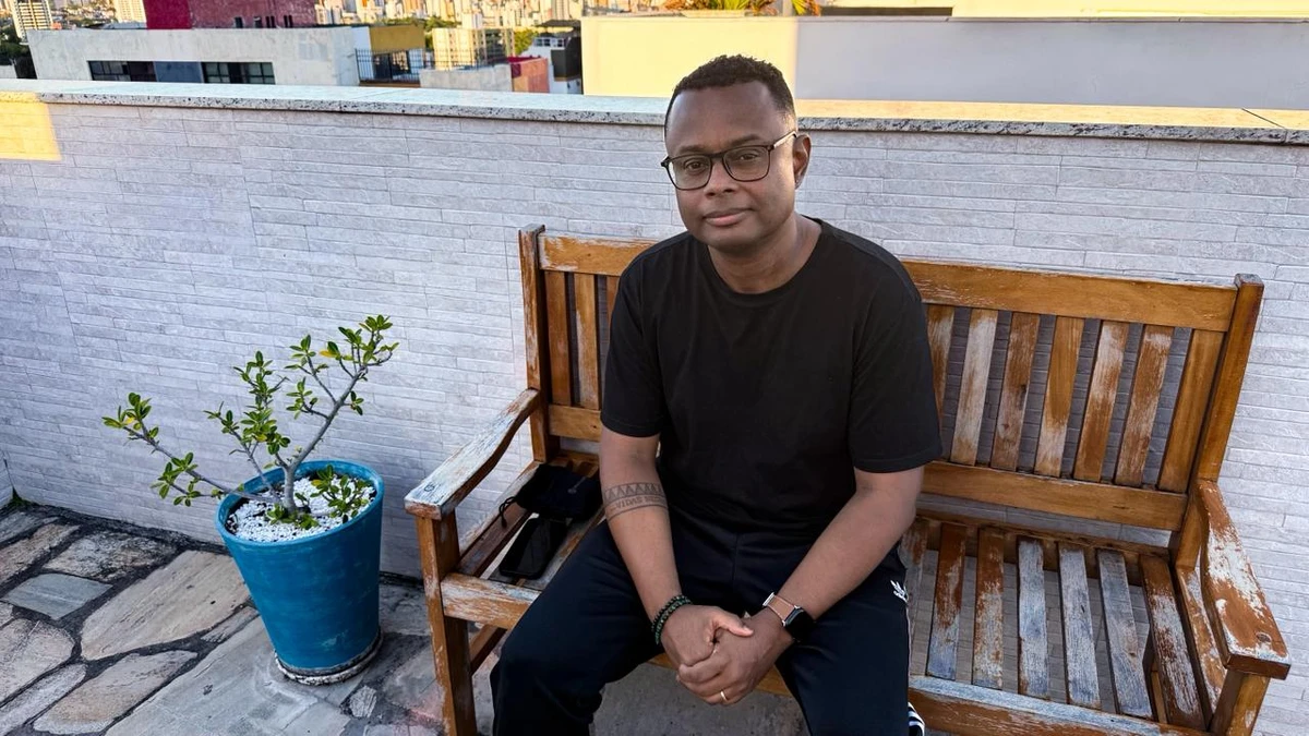 Elton Serra na sua casa, em Salvador por Fernanda Varela/CORREIO