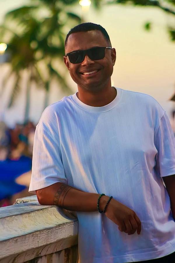 Elton Serra nasceu em Salvador e foi criado em Cajazeiras por Zaqueu Rosário (@zaqueu.rosario)