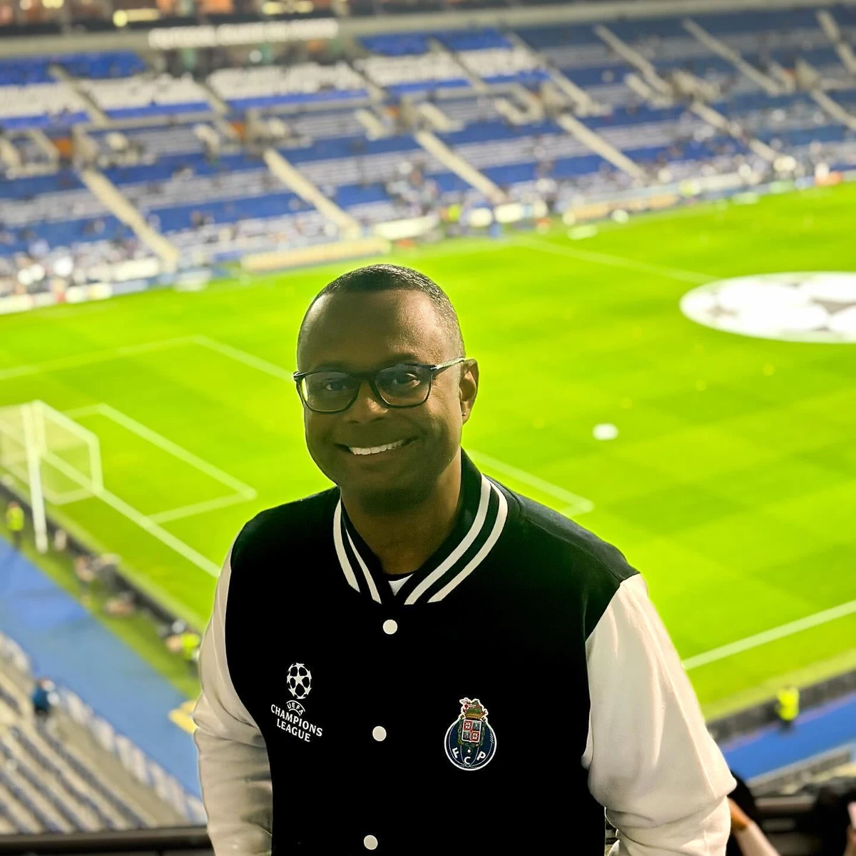 Elton Serra no Estádio do Dragão por Acervo Pessoal