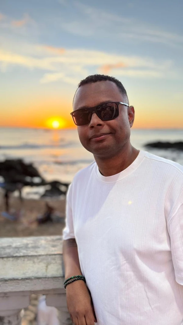 Formado em Administração, ele largou tudo e decidiu estudar Jornalismo, mas nada foi planejado por Zaqueu Rosário (@zaqueu.rosario)