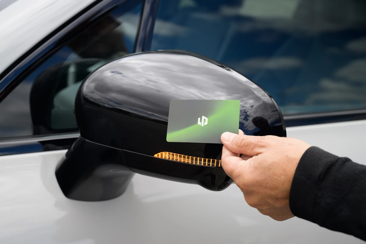 A abertura das portas é feita por aproximação do cartão por Divulgação