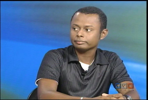 Logo após lançar o futebolbaiano.net, Elton começou a participar como convidado de programas esportivos, como o Cartão Verde, da TVE por Acervo Pessoal